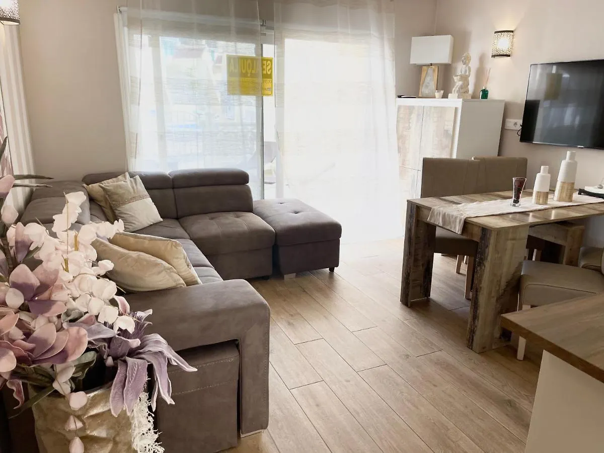 Luxury Apartment Fronte Piscina Mareverde A&V Costa Adeje 0*, Адехе Испания