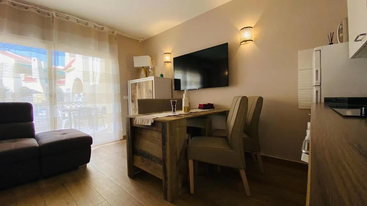 Luxury Apartment Fronte Piscina Mareverde A&V Costa Adeje Spagna